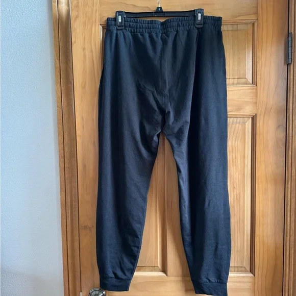 Vuori Women’s Performance Jogger - Picture 3 of 3
